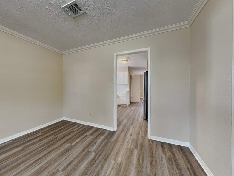 Building Photo - 4703 Lost Oak Dr