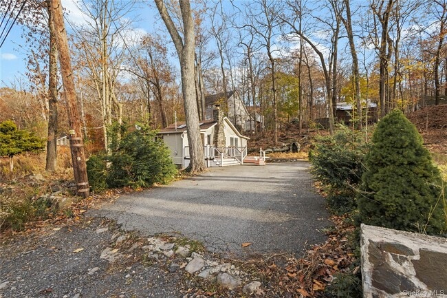 Building Photo - 9 Sylvan Trail