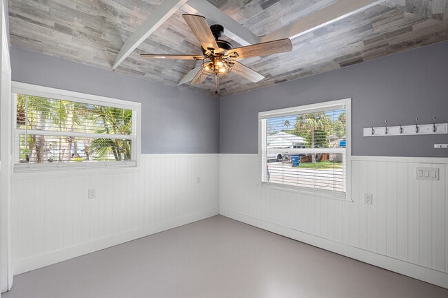 Building Photo - 231 E Madeira Ave