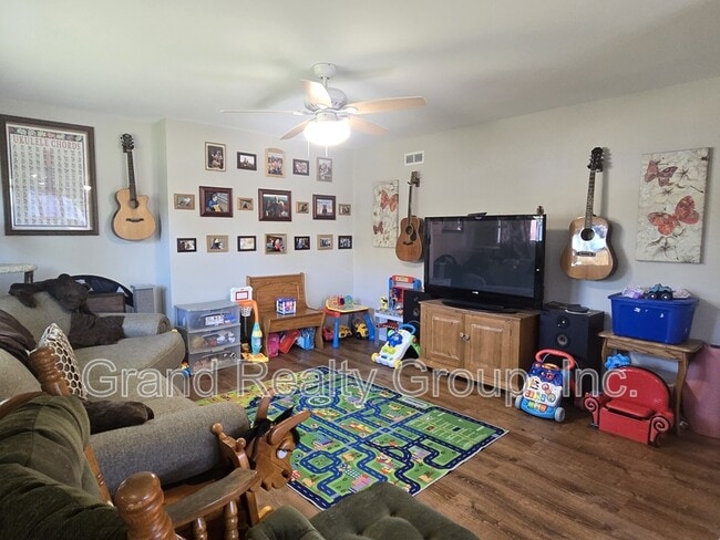 Building Photo - 25151 W Lincoln Dr