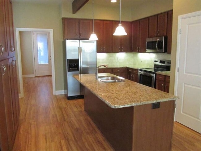 Building Photo - 115 E Main St