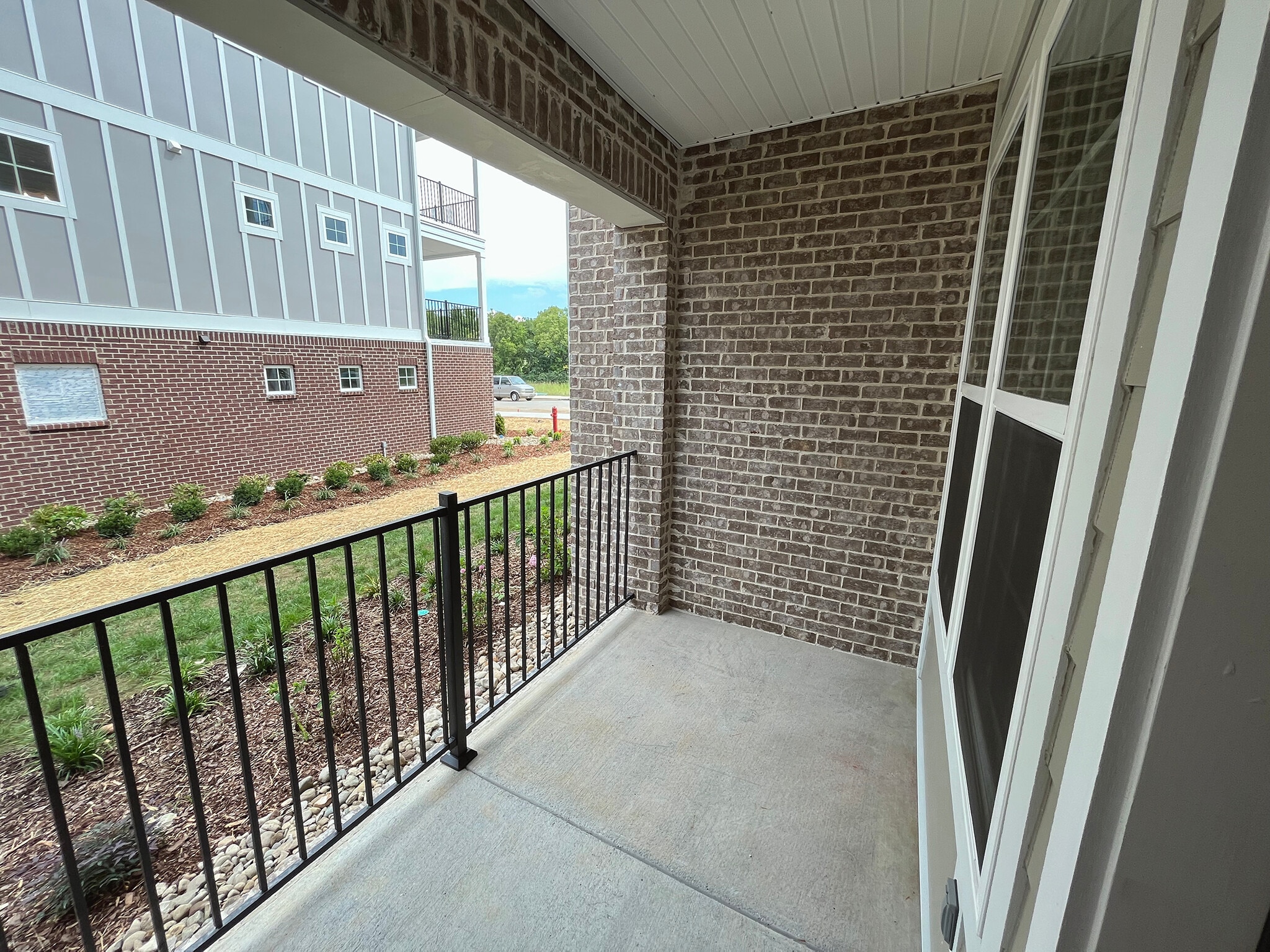 Patio 1 - 4000 Shadow Green Dr