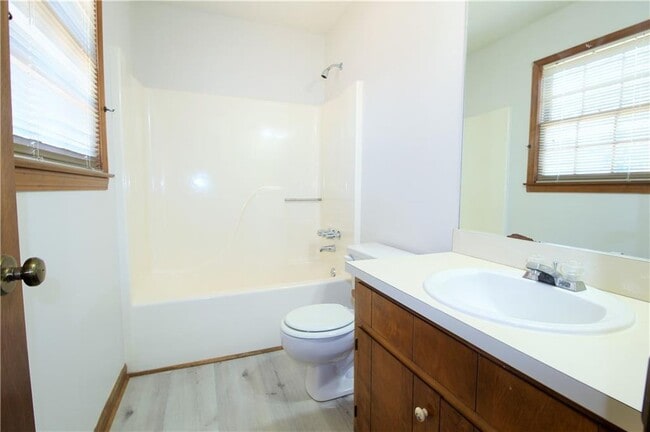 Building Photo - 585 Wayside Dr