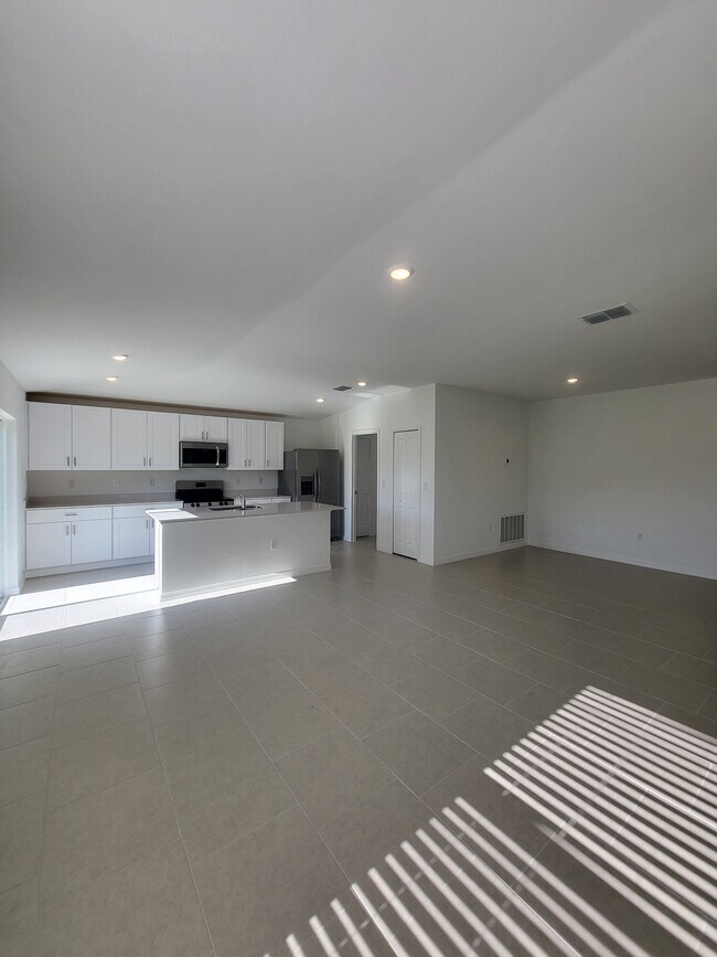 Building Photo - 3609 W Gator Cir