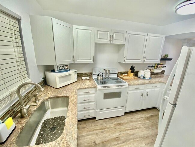Building Photo - 1222 Villa Ln