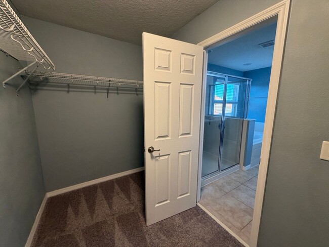 Building Photo - 5-Bed / 4.5 Bath Pool Home Available Now!