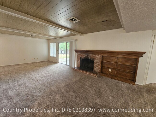 Building Photo - Spacious 3-Bedroom 2-Bathroom Home in Mary Lake Subdivision Available Now!