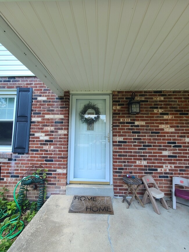 Building Photo - 2105 Hemlock Rd