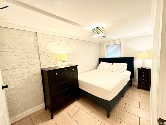 Building Photo - 3215 11th St NW