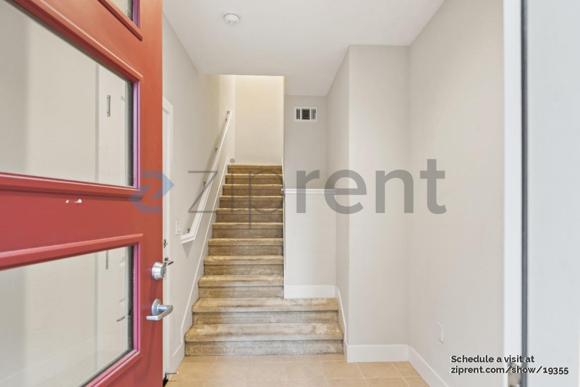 Building Photo - 1752 Hazelnut Ln