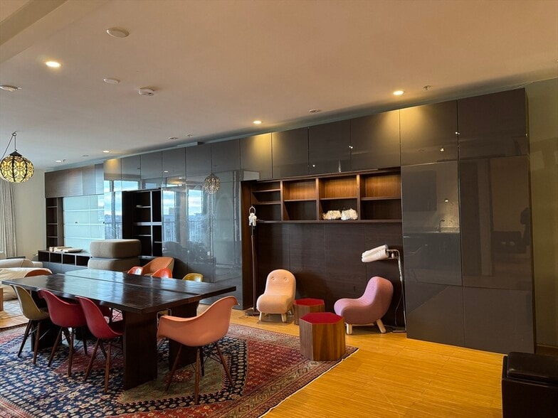 Building Photo - 36 A St