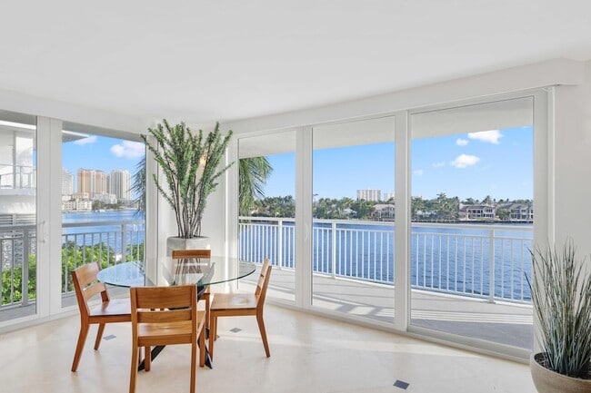 Building Photo - 511 Bayshore Dr