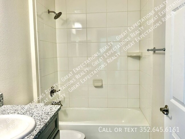 Building Photo - 678 Walkertown Dr