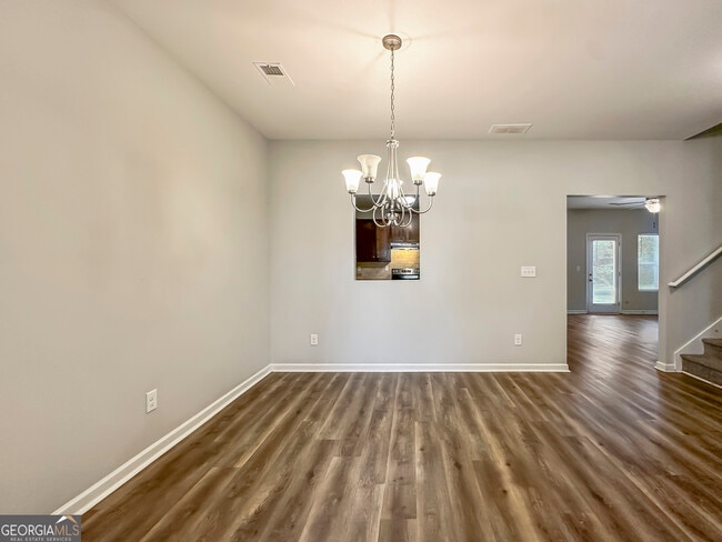 Building Photo - 230 Daisy Cir
