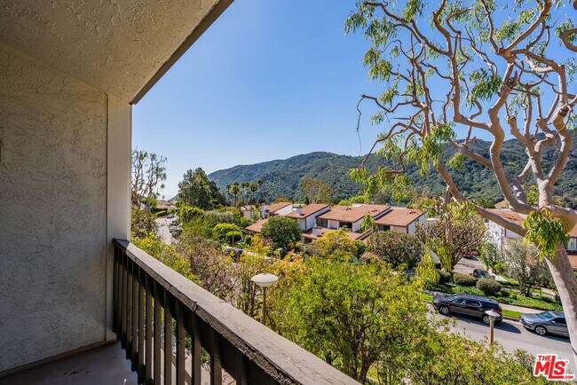 Building Photo - 17095 Palisades Cir