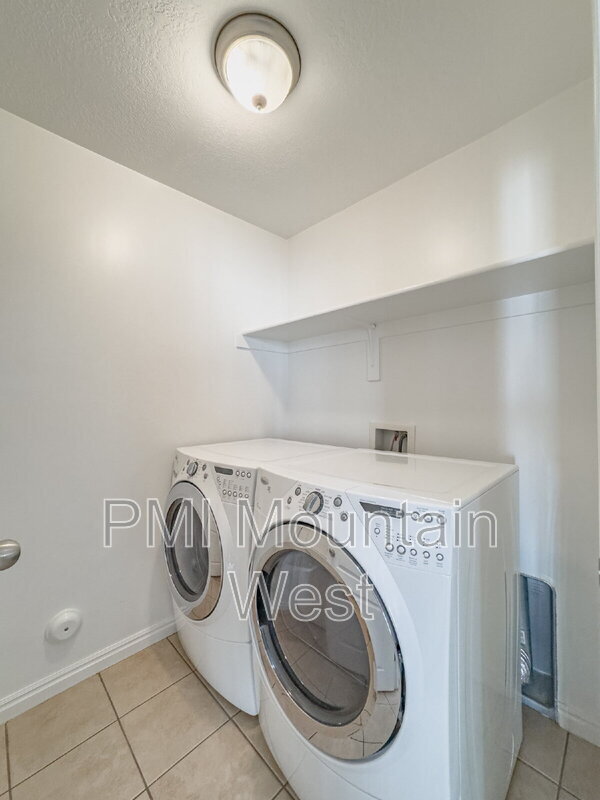 Building Photo - 948 Chelsea Ln