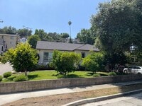 Building Photo - Charming 3-Bedroom Home with Gardener Serv...