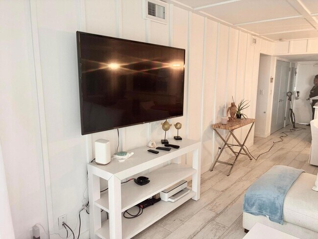 Building Photo - 420 Celestial Way