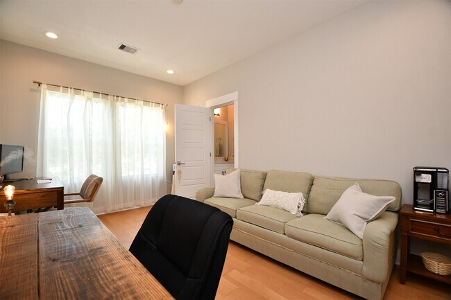 Building Photo - 1239 W Tidwell Rd