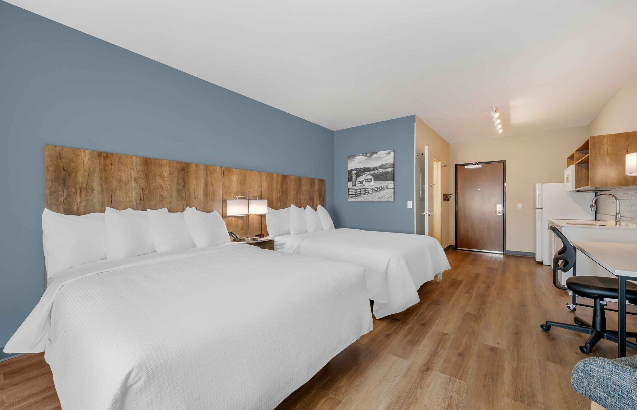 Building Photo - Furnished Studio-Phoenix - Chandler - Airport