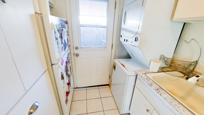 Building Photo - 19859 Kingswood Ln