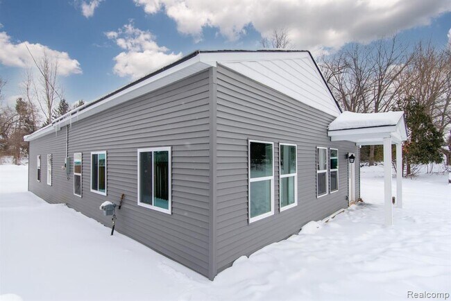 Building Photo - 2455 Crumb Rd