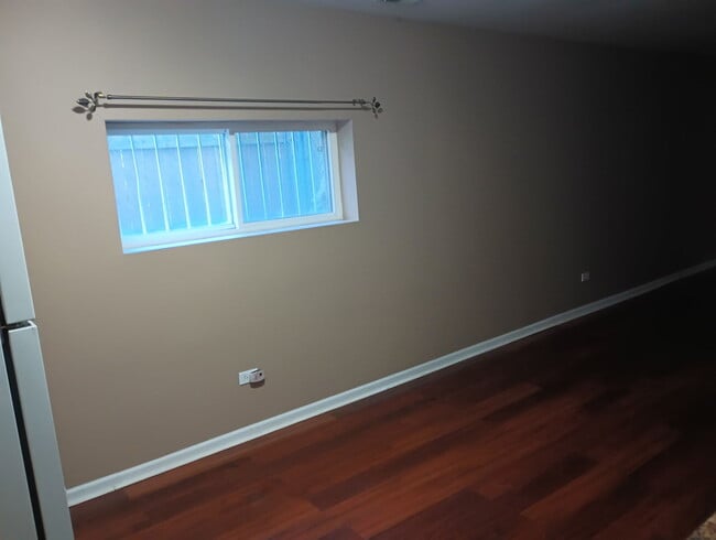 Building Photo - 905 Thomas Ave