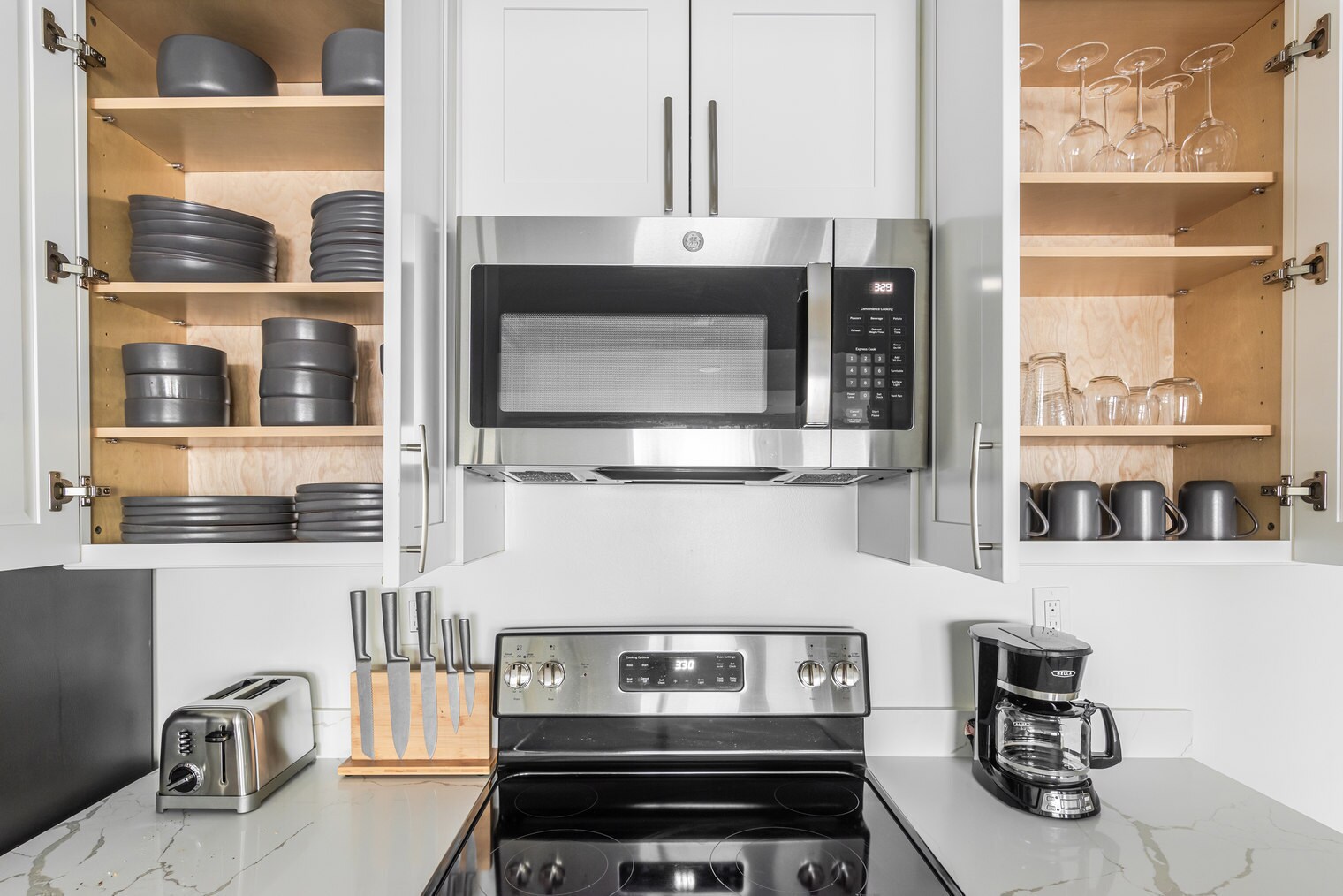 Building Photo - 141 Wellesley Cres