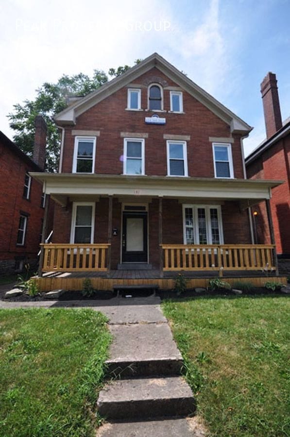 Primary Photo - 131 W 8th Ave