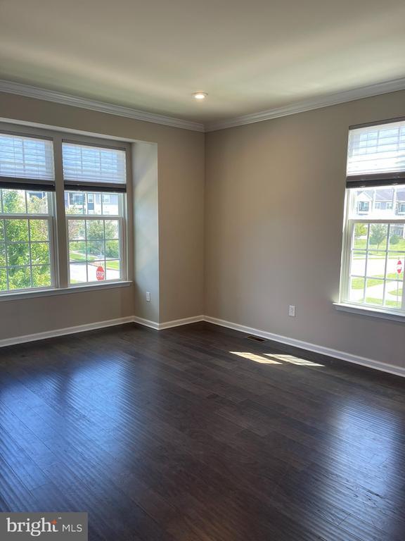 Building Photo - 331 S Parkway Dr