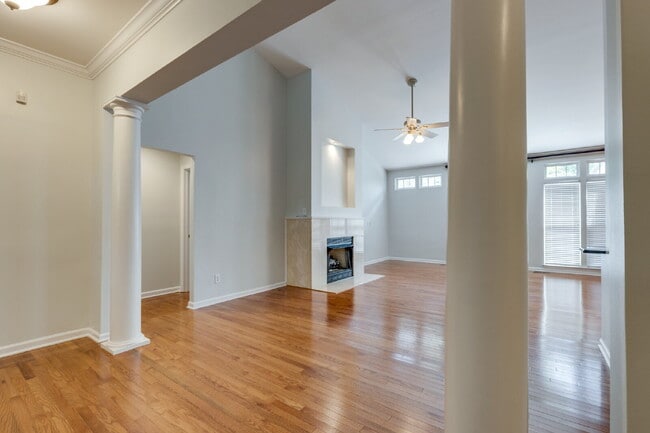 Building Photo - Luxury, Location, and Lifestyle on Rolling...