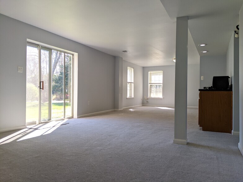 Main living area - 3985 Pearlberry Ct