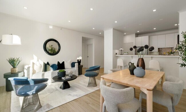 Building Photo - 600 St Albans Dr