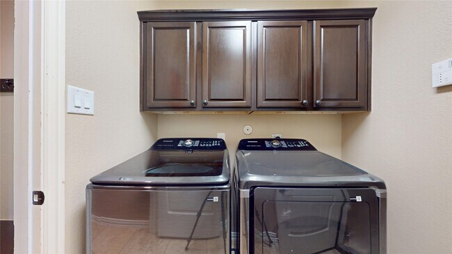 Building Photo - 12314 Meadow Breeze Dr