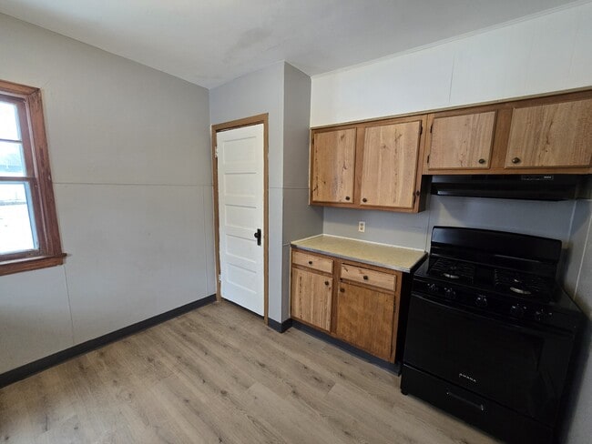 Building Photo - 401 Charles St