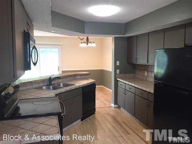Building Photo - 7918 Falcon Rest Cir