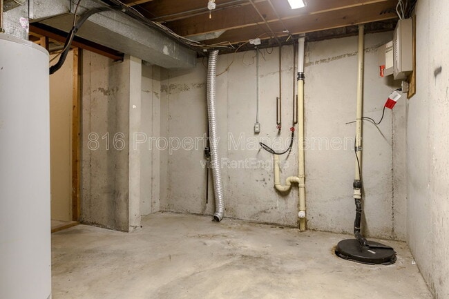 Building Photo - 164 SW Robin Rd