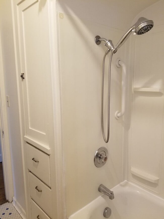 Building Photo - N. 25th Ave 2 bedroom Craftsman w/basement