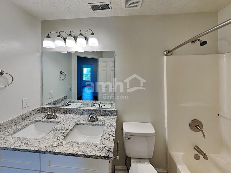 Building Photo - 3408 Ravenel Ct