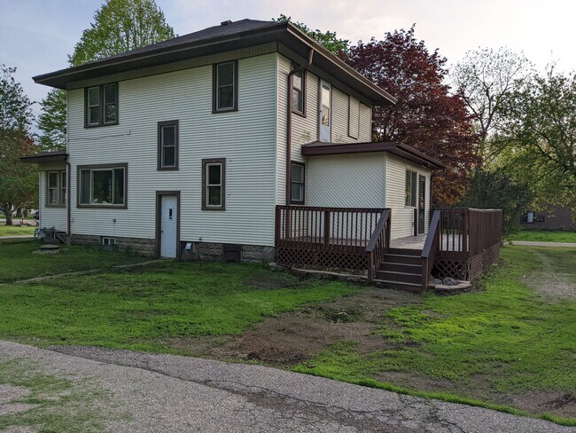 Building Photo - 708 Park St