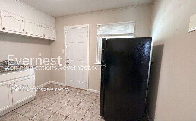 Building Photo - 200 Woodward Dr