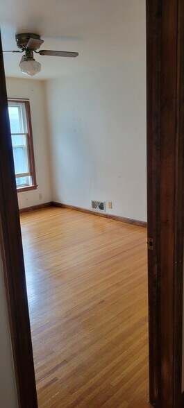 Bedroom from hall - 481 Meigs St