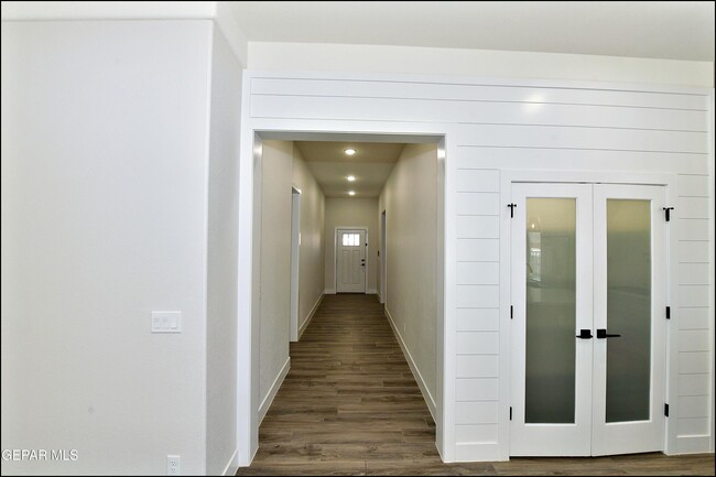 Building Photo - 13868 Paseo Perlas Dr