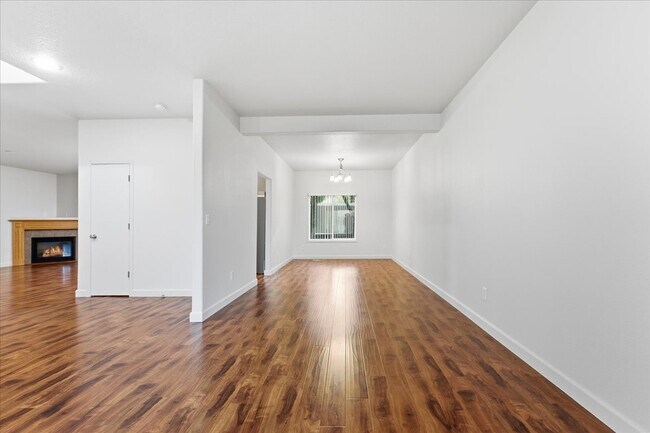 Building Photo - 12811 NE 49TH WAY