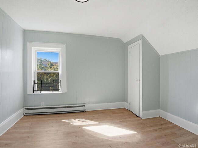 Building Photo - 406 S 3rd Ave