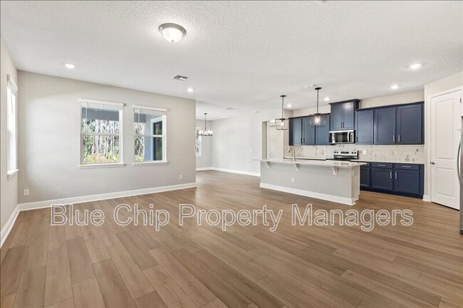 Building Photo - 1229 Pampus Dr