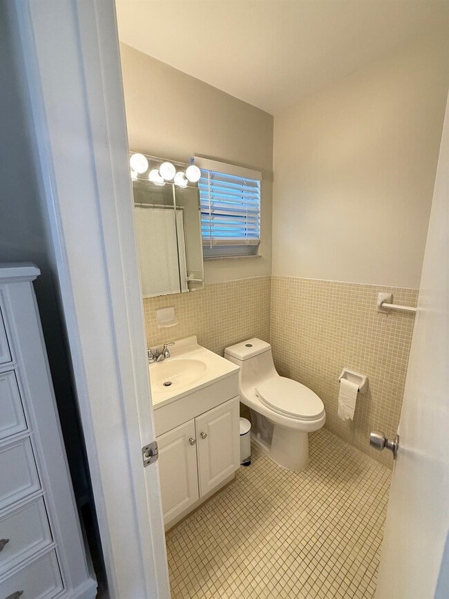 Building Photo - 4658 Bougainvilla Dr