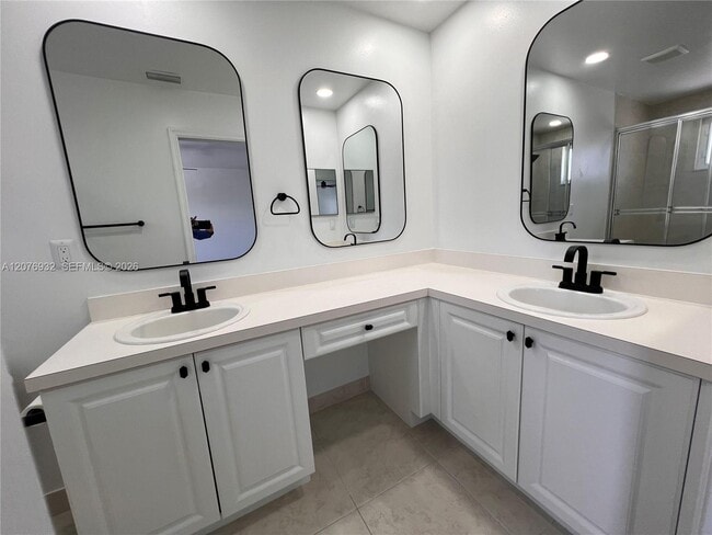Building Photo - 3102 Coral Ridge Dr