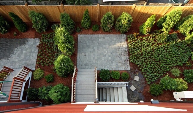 Building Photo - 13 Clary St