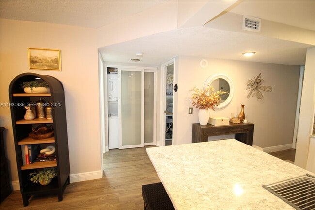 Building Photo - 7370 S Ocean Dr